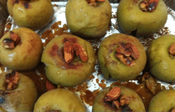 תפוח עץ אפוי בסילאן וקינמון