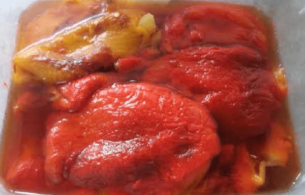 פלפלים קלויים בתחמיץ נוסח רומניה קל ומטריף