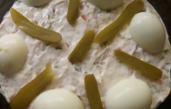 סלט דה בף תפוחי אדמה וביצים קשות מהמטבח הרומני