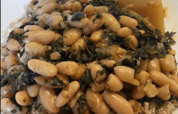 שעועית לבנה עם עלי סלק ותרד